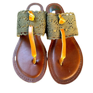 FERGALICIOUS Crochet Thong Sandals Size 8.5